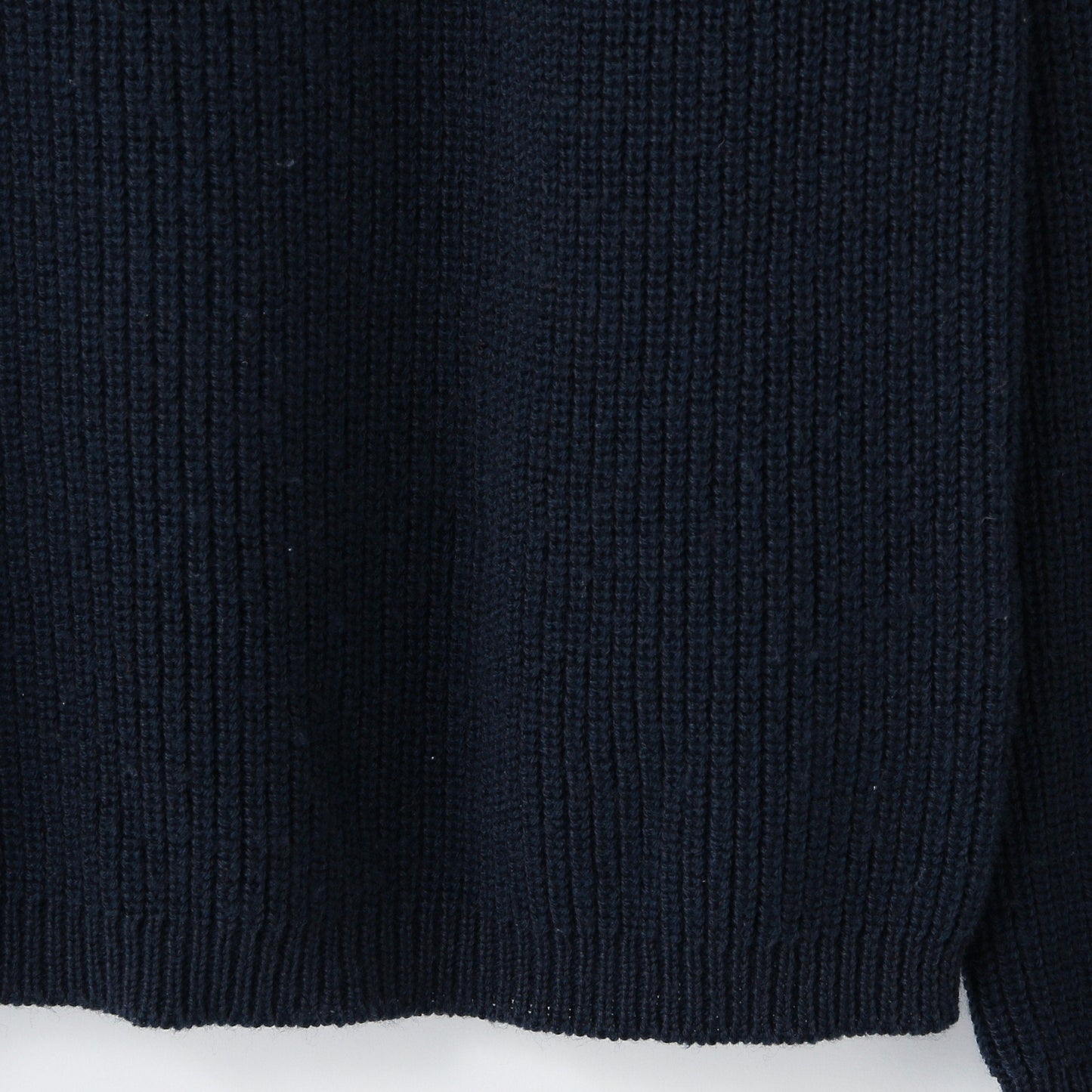 LIGHTWEIGHT WOOL KNIT