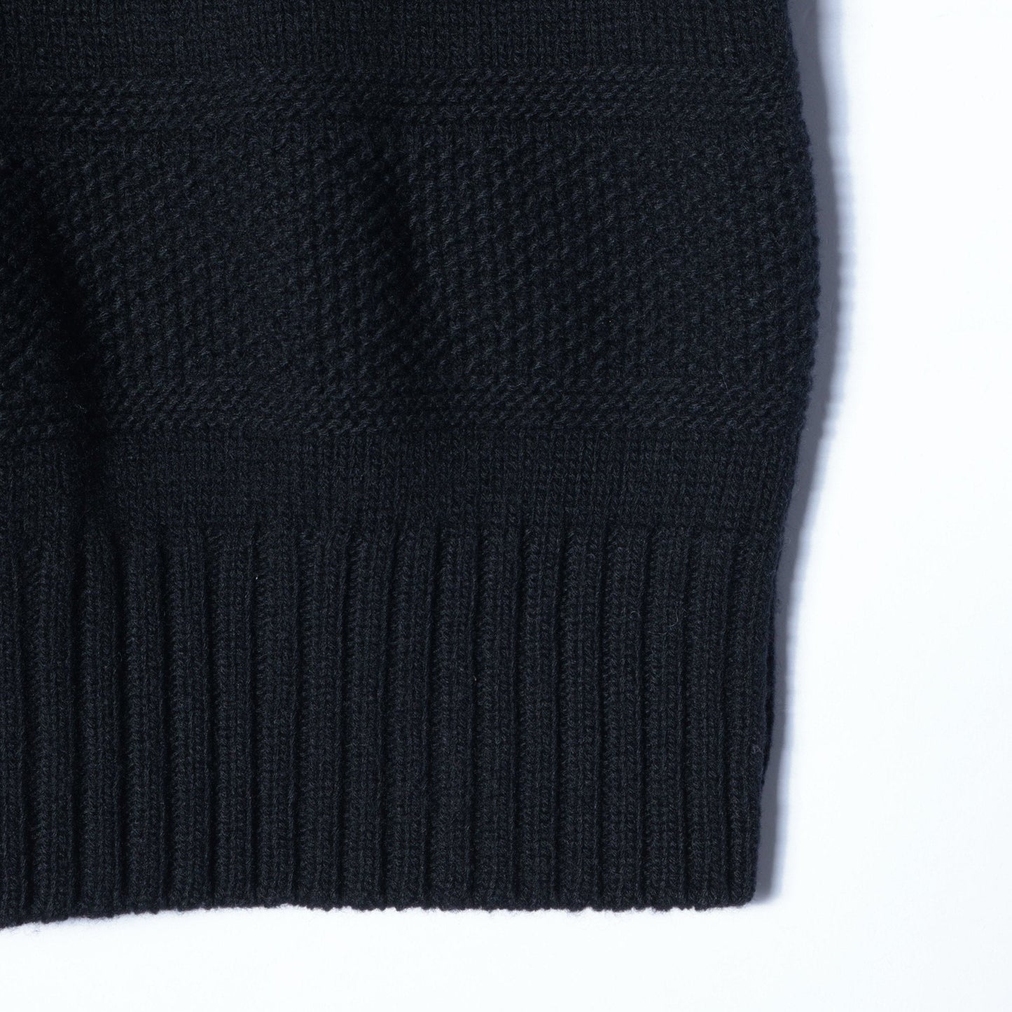 LIGHTWEIGHT WOOL KNIT