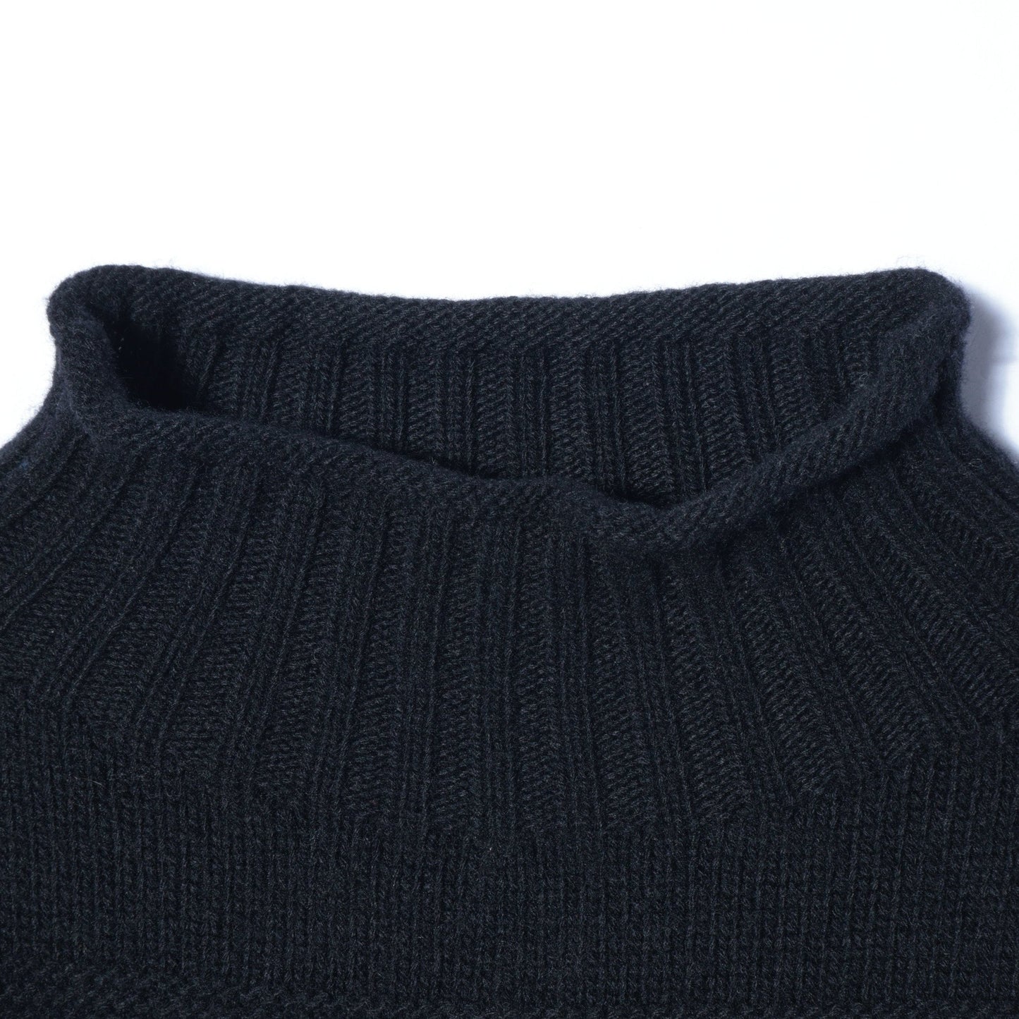 LIGHTWEIGHT WOOL KNIT
