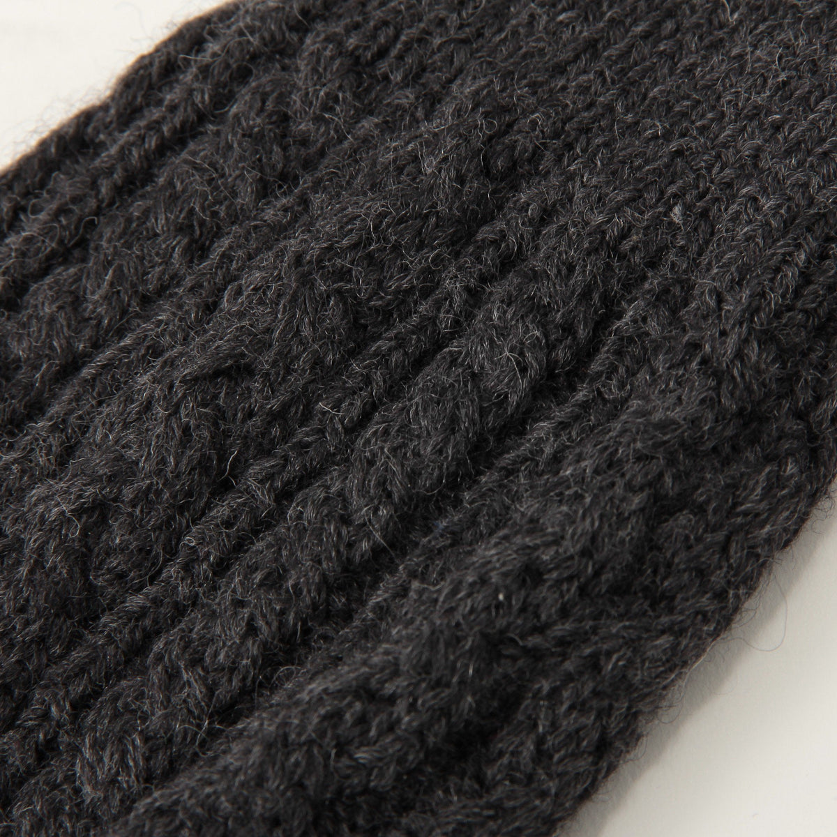 CABLE CREW NECK KNIT