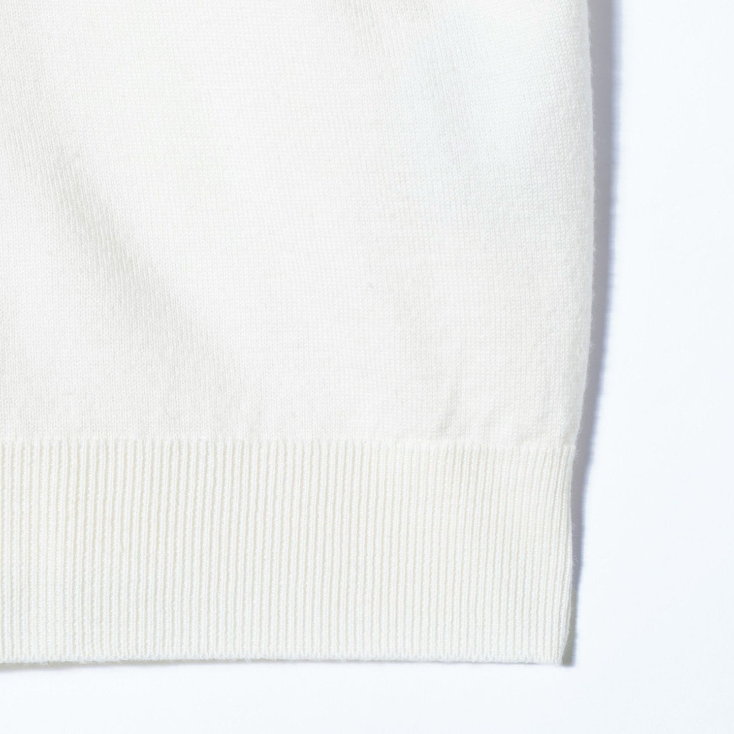 FINE WOOL TURTLE NECK KNIT