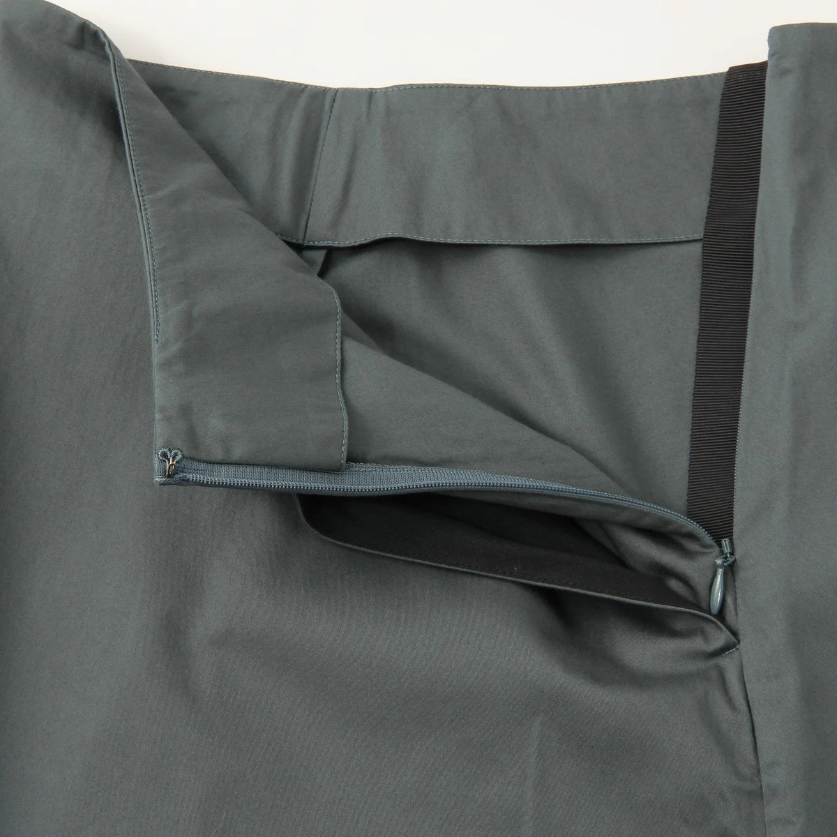 COTTON SATEEN SKIRT