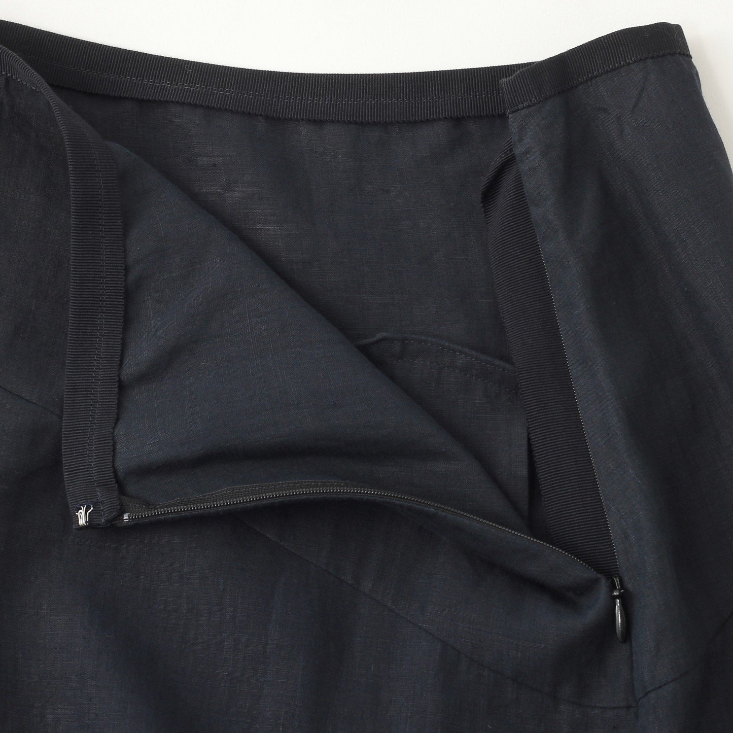 DENSE FINE LINEN SKIRT