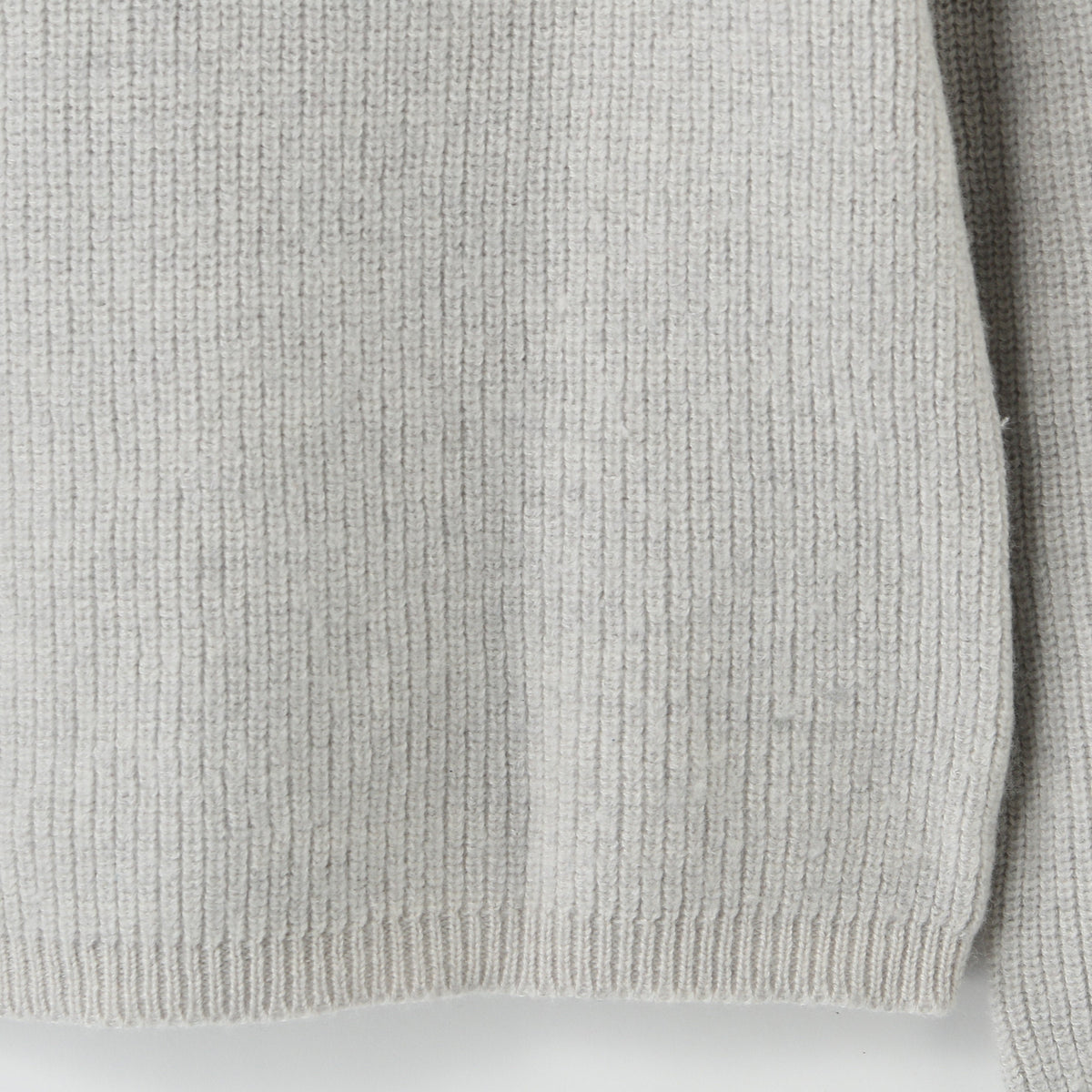 LIGHTWEIGHT WOOL KNIT
