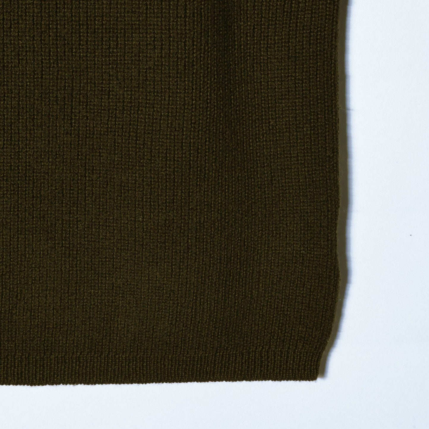 LIGHTWEIGHT WOOL KNIT