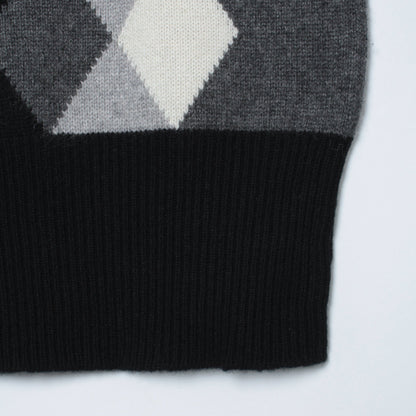 GRAPHIC ARGYLE KNIT