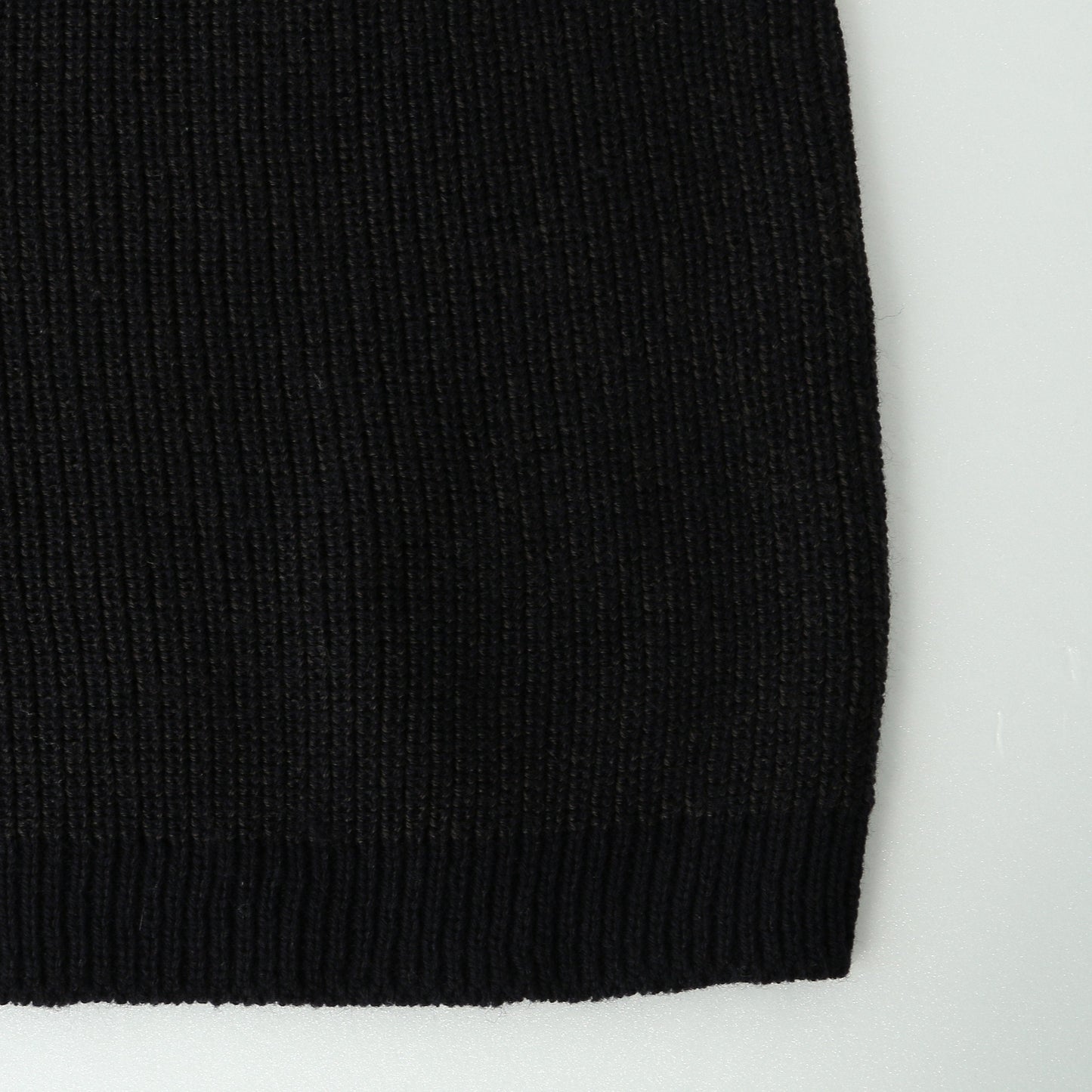LIGHTWEIGHT WOOL KNIT