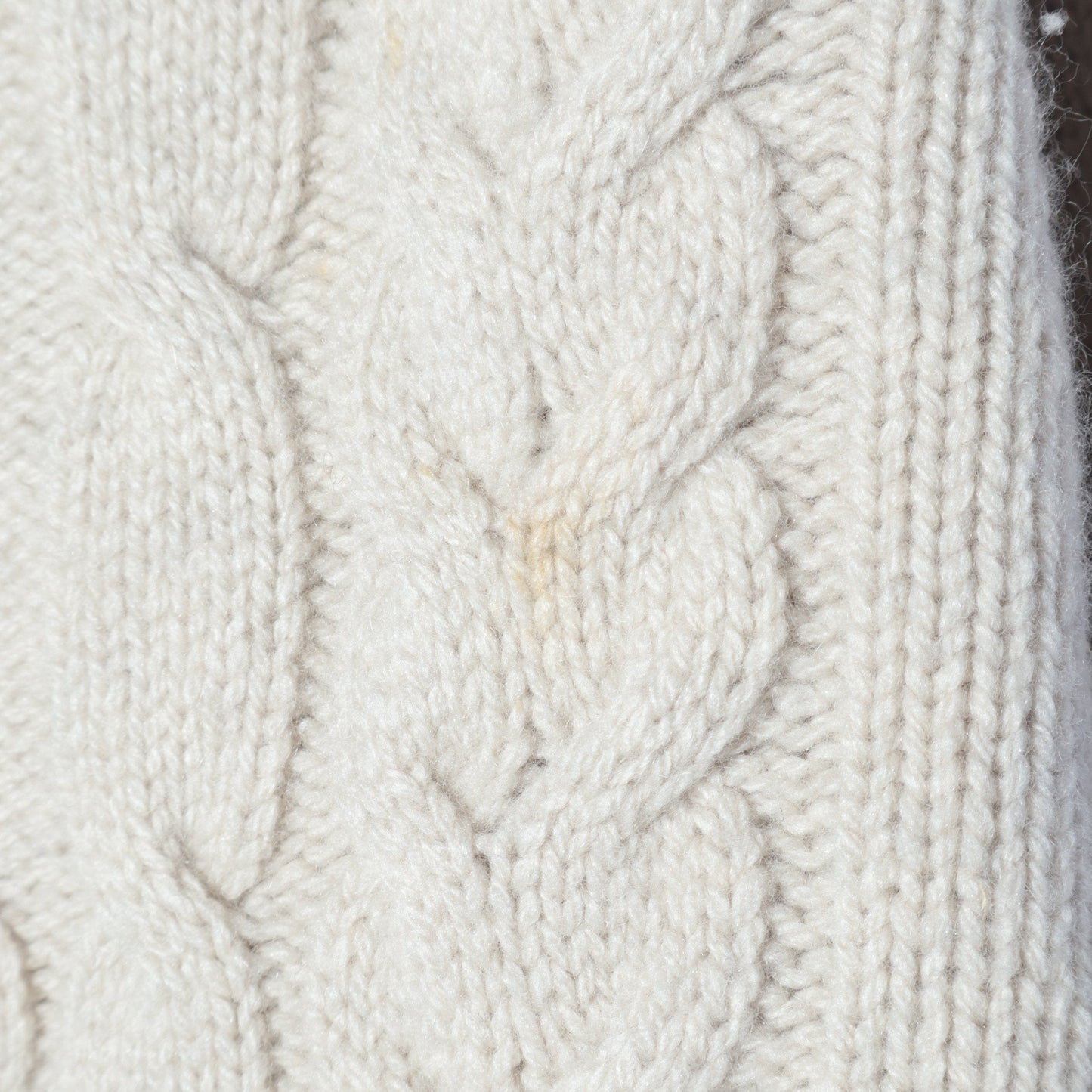 CABLE KNIT