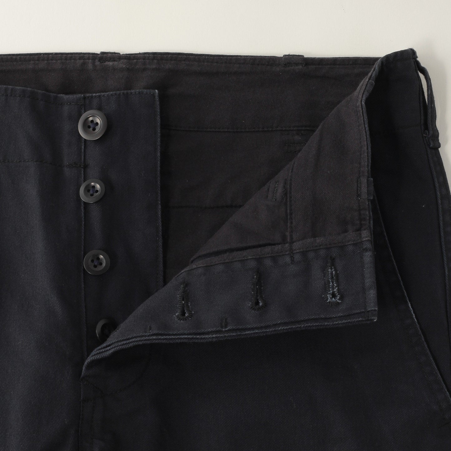 BASIC CHINO TROUSERS