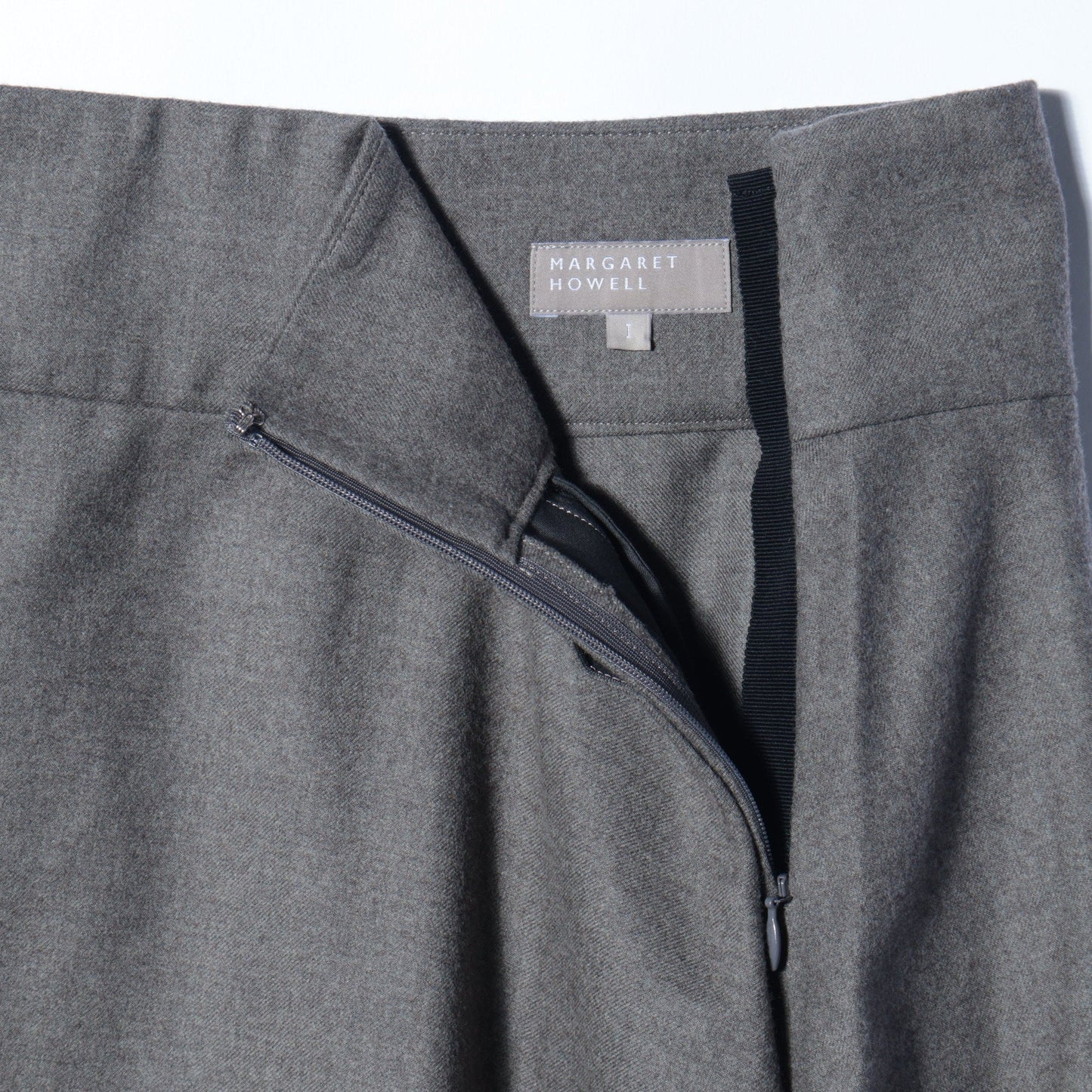 FINE WOOL FLANNEL SKIRT