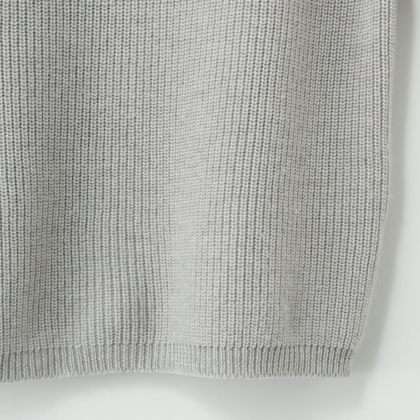 LIGHTWEIGHT WOOL KNIT