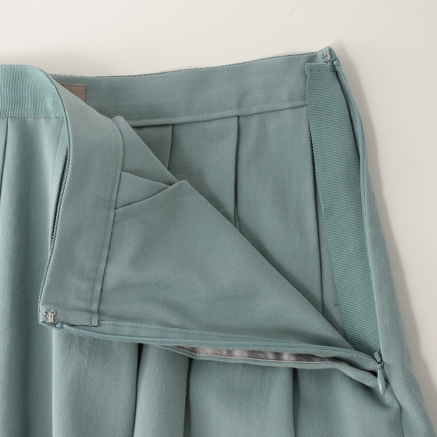 SOFT GABARDINE SKIRT