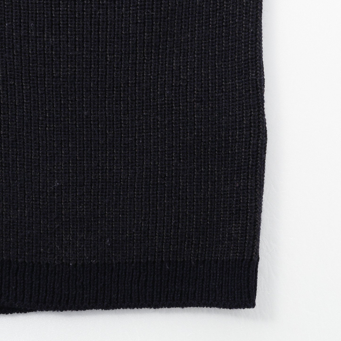 LIGHTWEIGHT WOOL KNIT