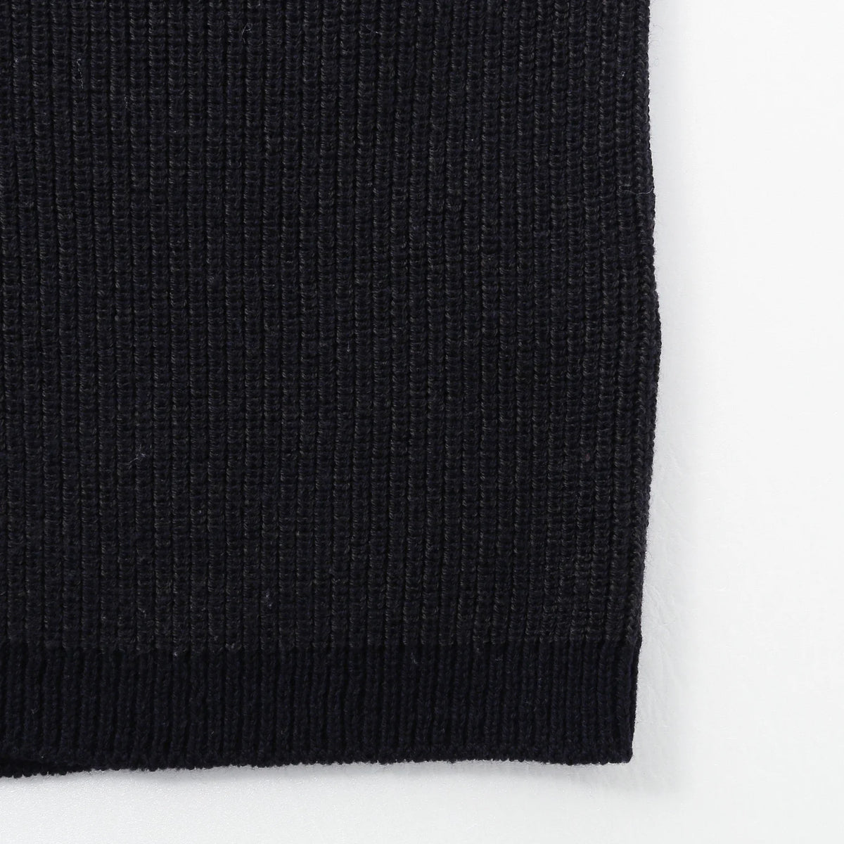LIGHTWEIGHT WOOL KNIT