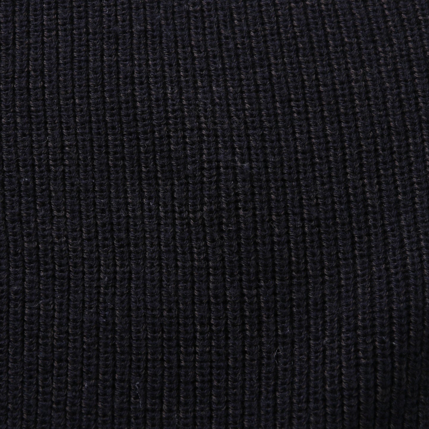 LIGHTWEIGHT WOOL KNIT