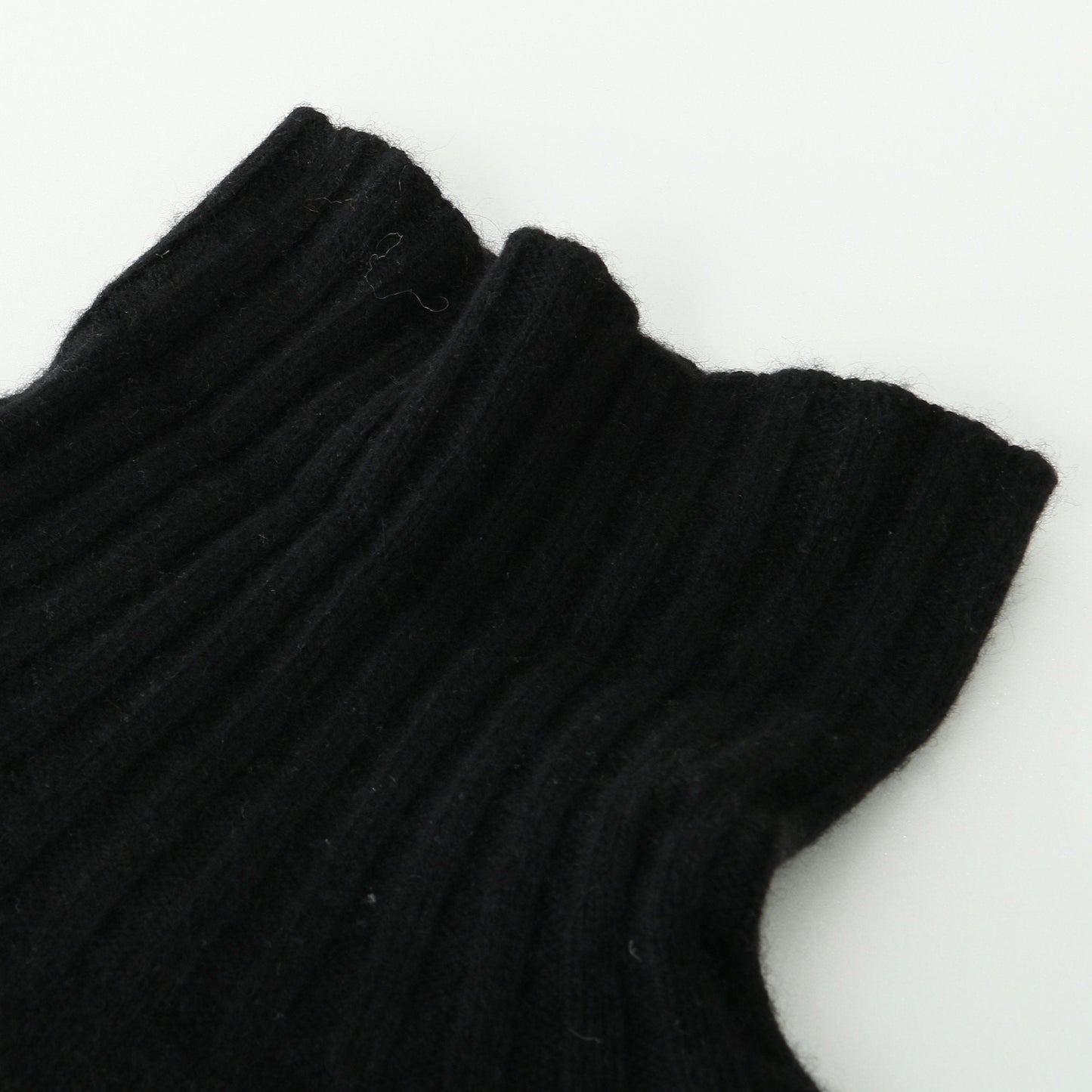 CASHMERE SLEEVELESS ROLL NECK KNIT