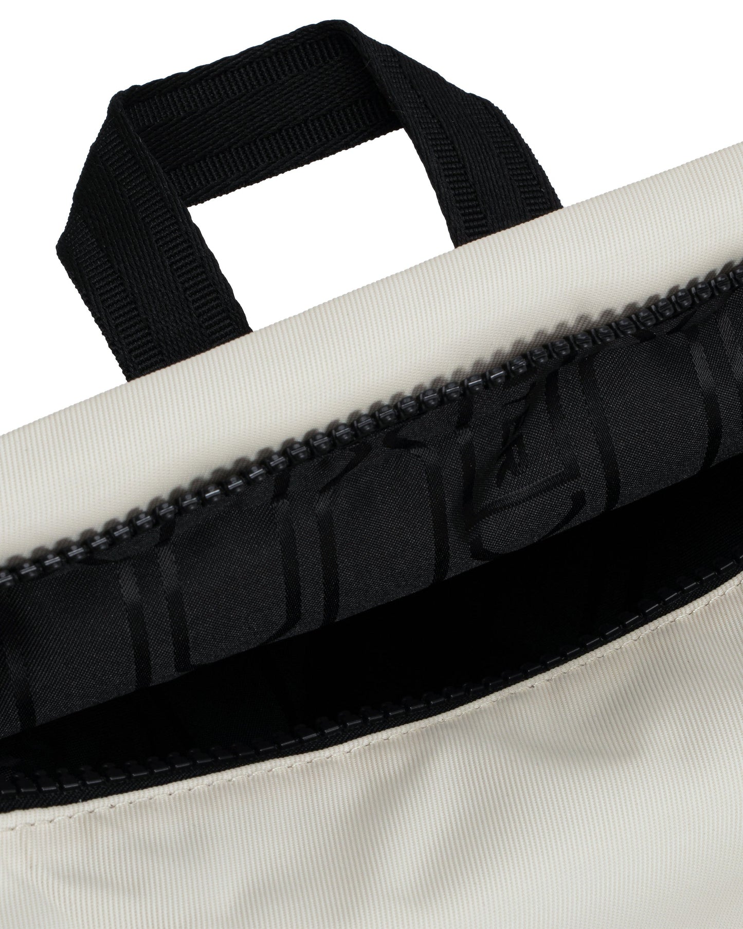 ナイロン パイオニア ミディアム トップクリップ バックパック