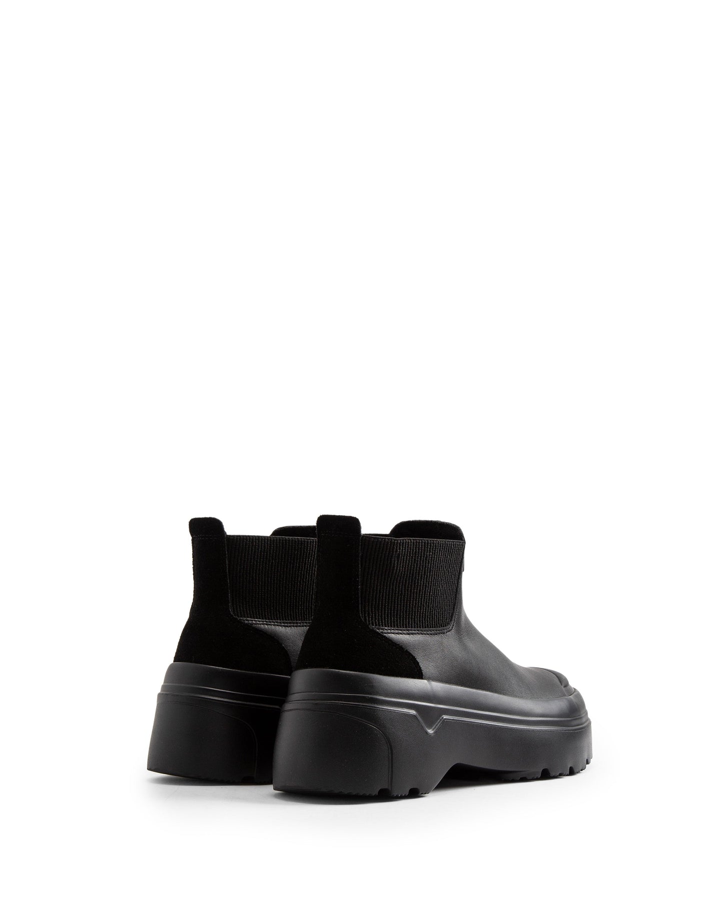 リファインド エクスプローラー プルオン レザー ブーツ