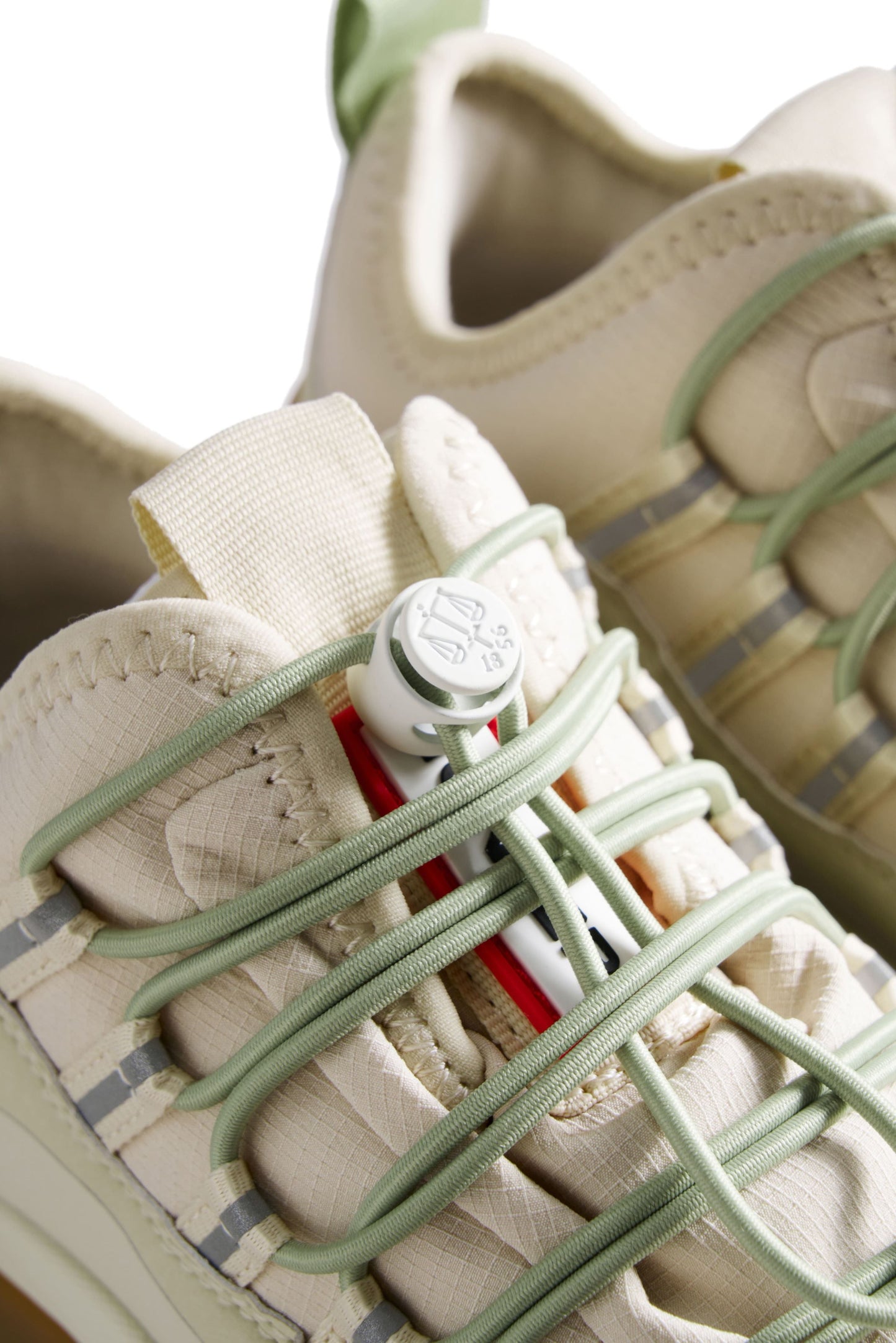 レディース トラベル ミッド トレーナー